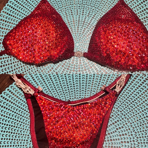 Figure comp suit - Picture 1 of 3